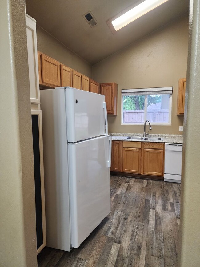 Building Photo - 93 N 4000 W