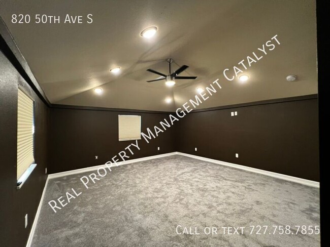 Building Photo - Amazing 4 bedroom 3 bath open floor plan i...