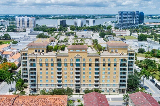 Building Photo - 403 S Sapodilla Ave