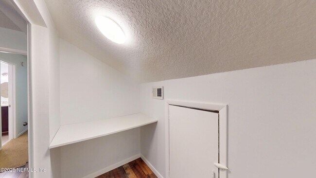 Building Photo - 421 7th Ave S