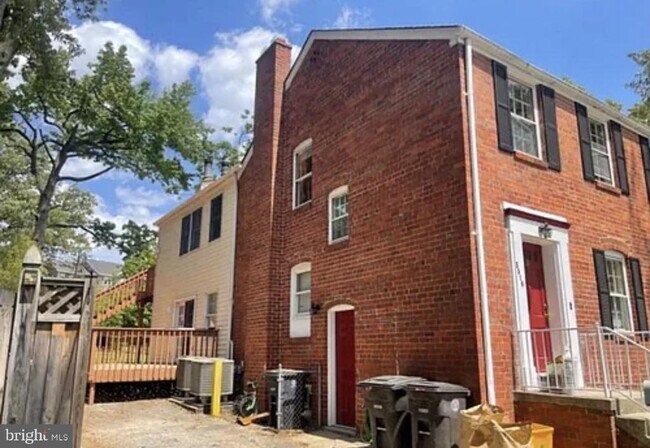 Building Photo - 3516 Longfellow St