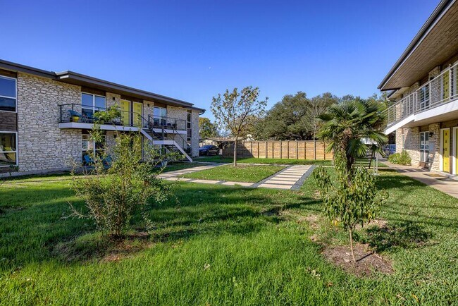 Building Photo - 8603 Putnam Dr