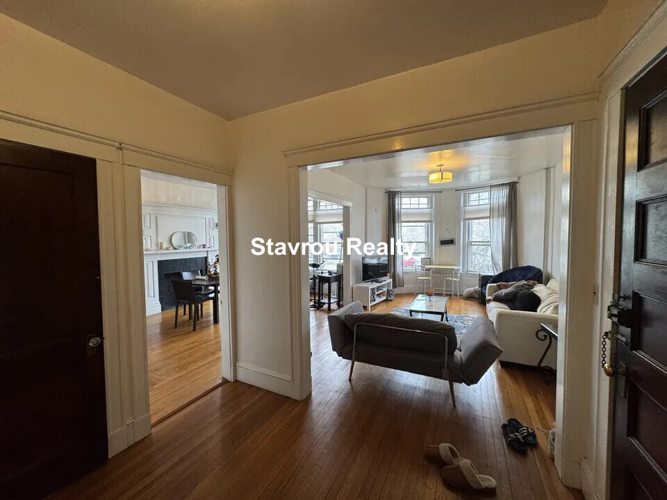 Building Photo - 1681 Beacon St