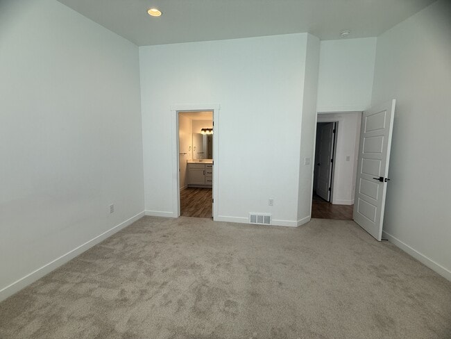 Building Photo - 881 W Sagewood Dr