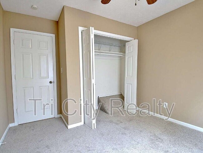 Building Photo - 210 Flat Creek Ct