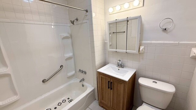 Building Photo - EAST SIDE UPDATED 3 BEDROOM CRAFTSMAN STYLE HOME AVAILABLE NOW!