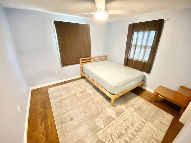 Building Photo - 2 Bedroom Home in Burlington VT Available ...