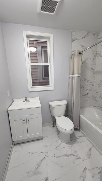 Building Photo - 1010 Flora St