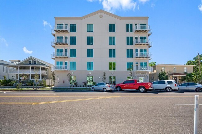 Building Photo - 644 3rd Ave S