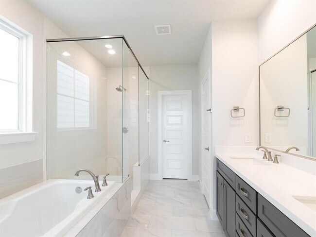 Building Photo - 2808 Grand Fountains Dr