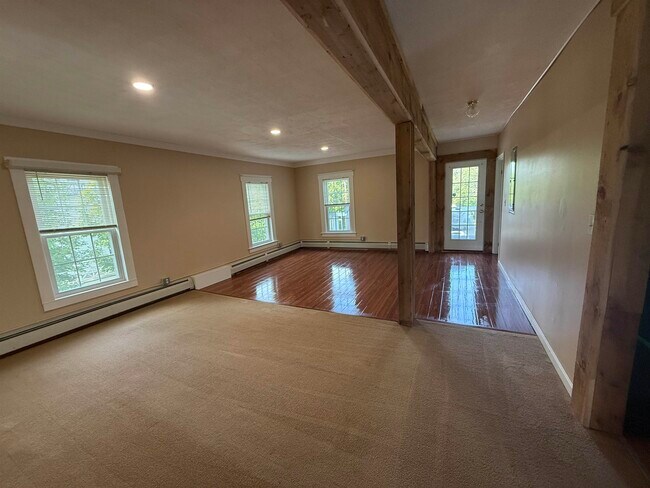 Building Photo - 526 Canaan St