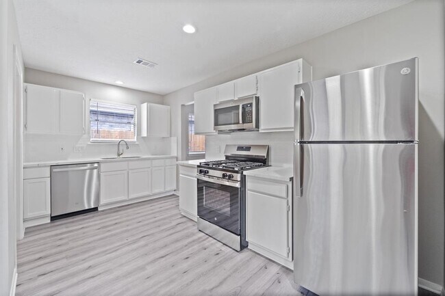 Building Photo - 17043 Macleish Dr