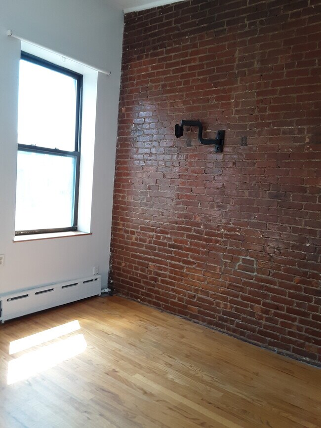 Primary Photo - 97 Allen St