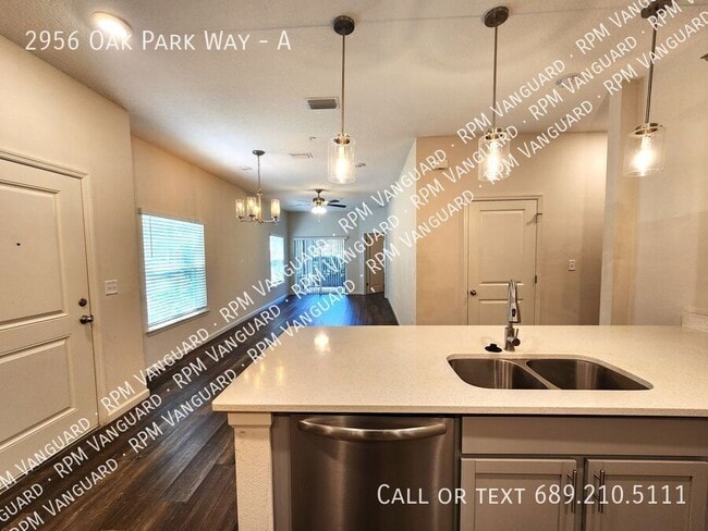 Building Photo - 2956 Oak Park Way