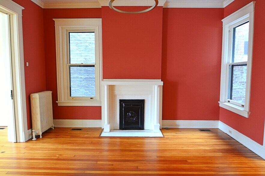 Building Photo - 2025 Grove Ave