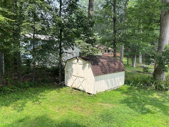 Building Photo - 15 Quogue Rd