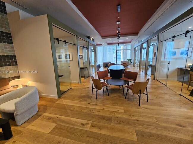 Building Photo - 11 NE 6th St