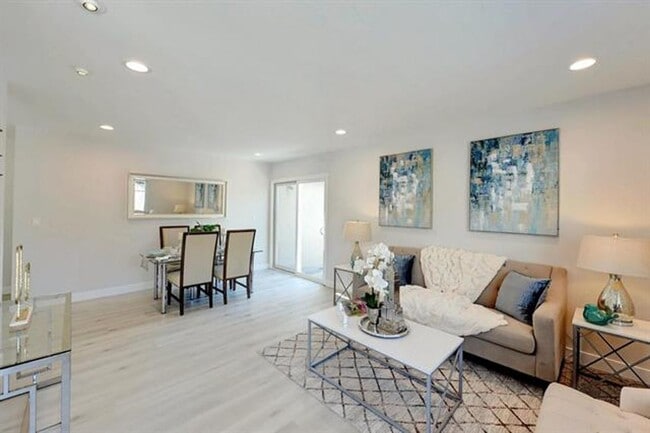 Building Photo - Cute Home in Blossom Hill with A/C, Fresh ...