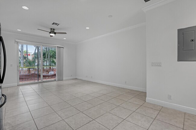 Building Photo - 8332 Cocoplum Sound Ln