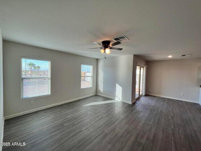 Building Photo - 2048 E Velvet Pl