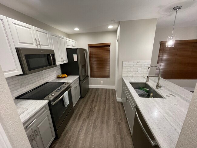 Building Photo - 9419 Ivy Brook Run
