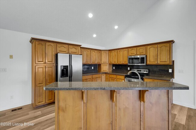 Building Photo - 12611 Bernay Pl