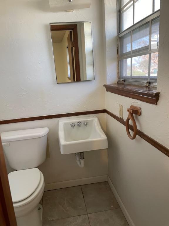 Building Photo - 1703 10th St