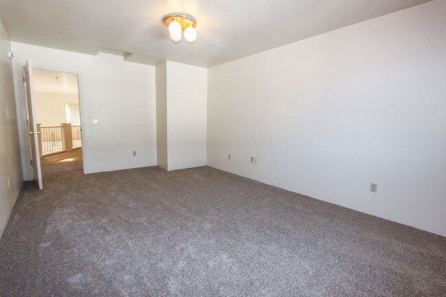 Building Photo - 3249 N Hedgewood Dr