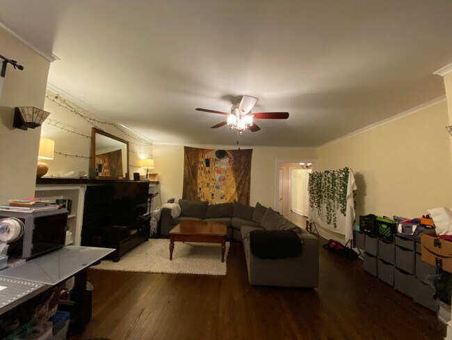 Building Photo - 6356 N Paulina St