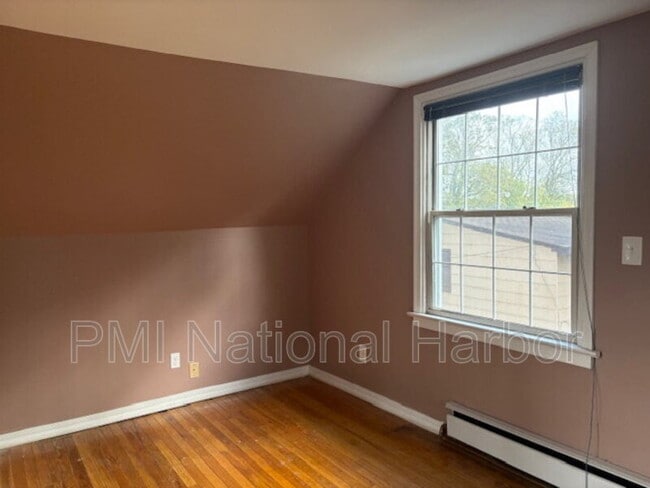 Building Photo - 611 Rosemere Ave