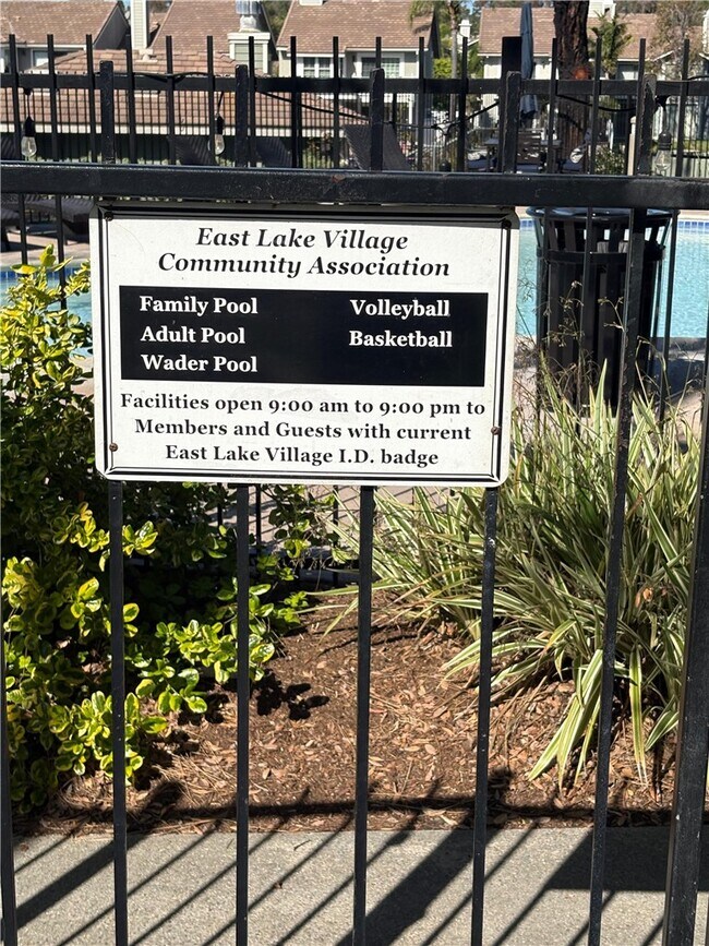 Building Photo - 4600 Vía Pamplona