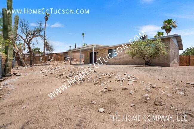 Building Photo - 7441 N Gilbert Pl