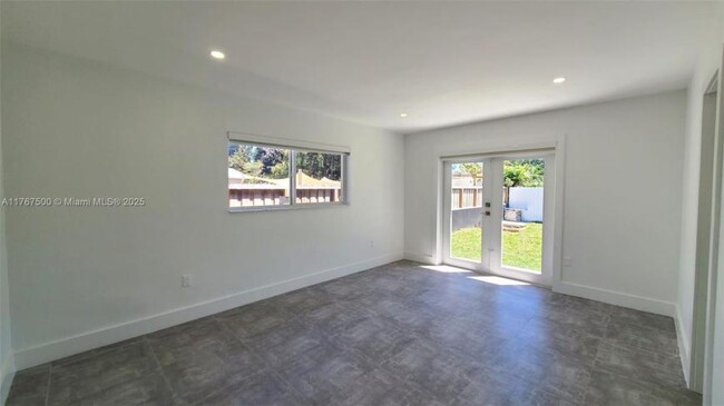 Building Photo - 3 bedroom in Miami FL 33127