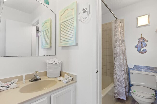 Building Photo - 8743 Thomas Dr