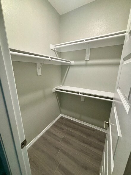 Building Photo - 3012 W Kenwood St