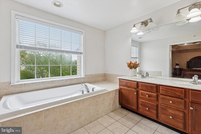 Building Photo - 2136 Sugar Maple Ln