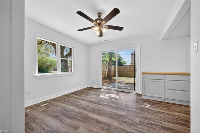 Building Photo - 5676 Weblin Dr