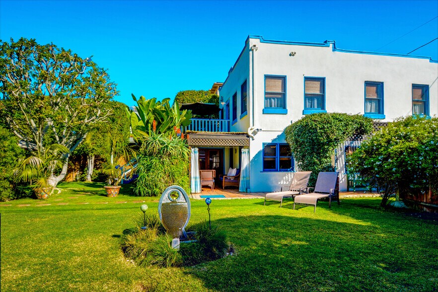 Large Gated Yard ~ fountain (foreground), lounge chairs (right), cabana (center) - 14 S Venice Blvd