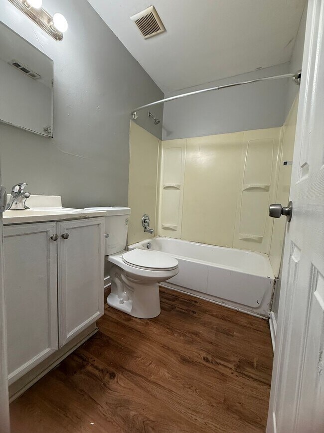 Building Photo - 3604 Jonquil St