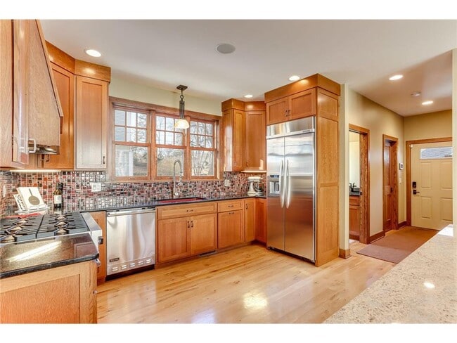 Building Photo - 2012 W Laurel Ave