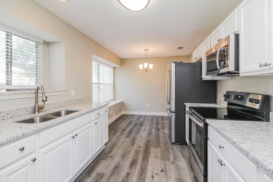 Building Photo - 821 Clement Dr