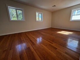 Building Photo - 1018 Huguenot Ave