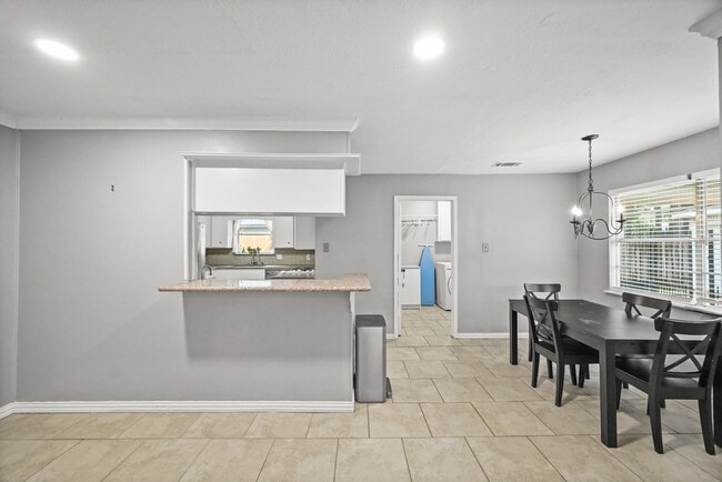 Building Photo - 7618 Fountaingrove Ln