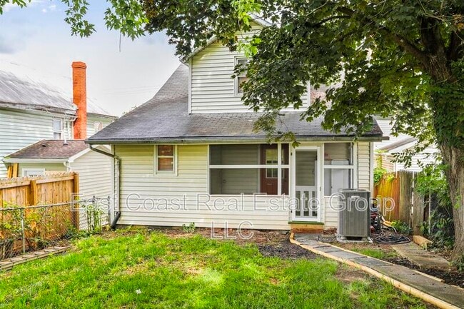 Building Photo - 208 N Mary St