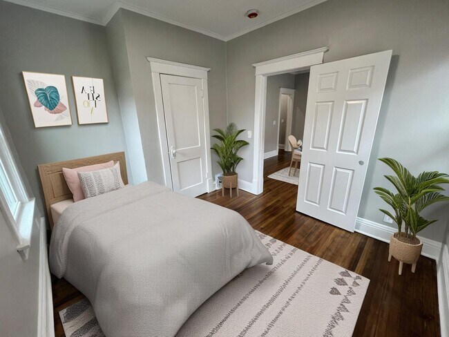 Building Photo - Fully Remodeled 2 Bedroom House!