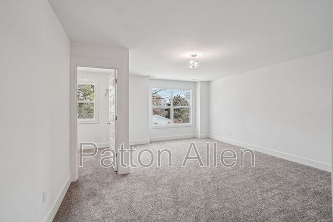 Building Photo - 7 Bolton St