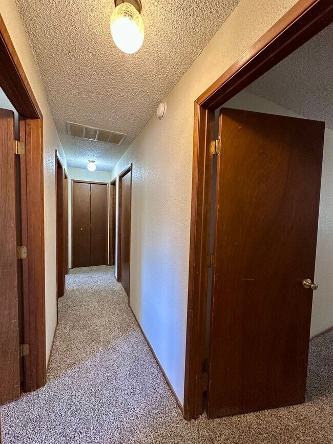 Building Photo - Four Bedroom Charmer!