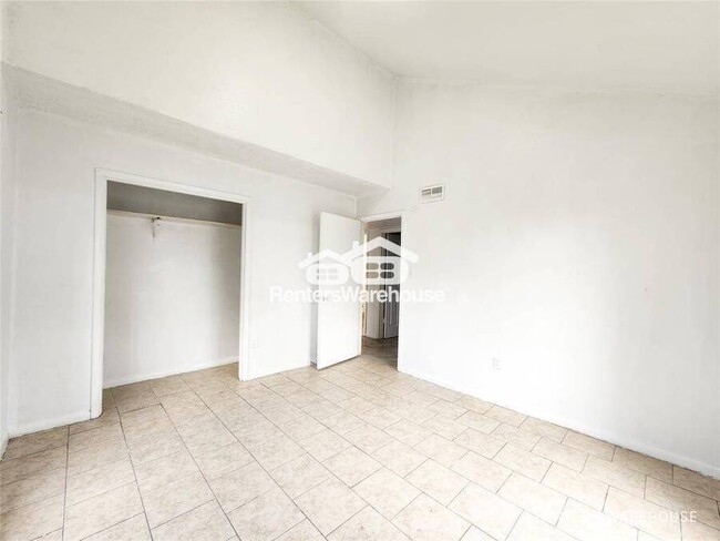 Building Photo - Renovated 3 bedroom, 2 bath townhome avail...