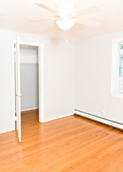 Building Photo - 1152 Romano Ave