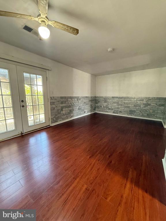 Building Photo - 2313 McClellan Ct